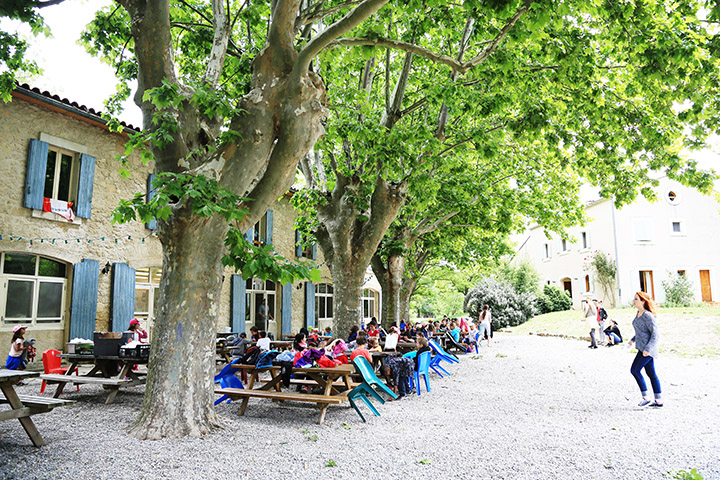 repas extérieur centre de vacances Biabaux